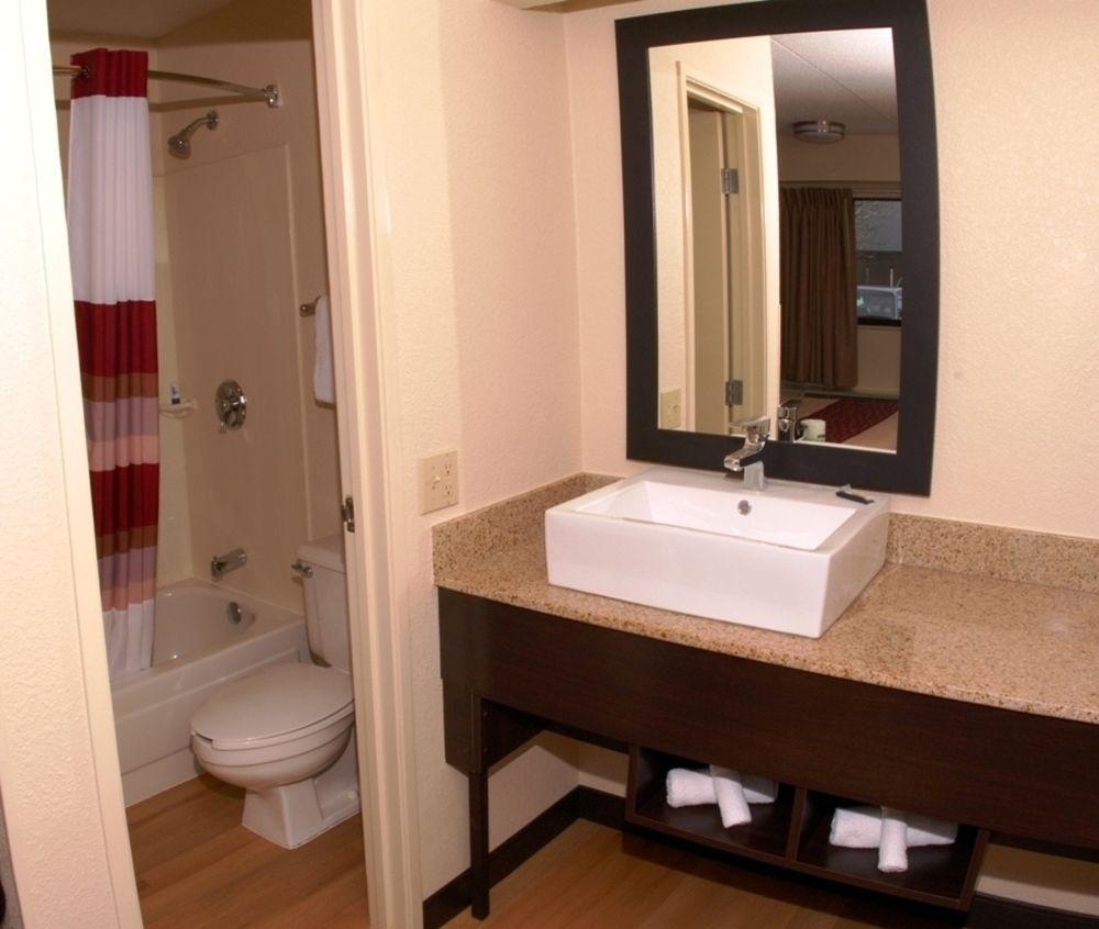 Red Roof Inn Plus+ Atlanta - Buckhead Druid Hills Buitenkant foto