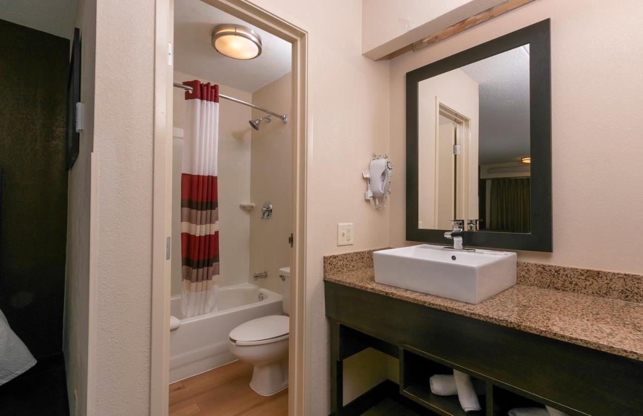 Red Roof Inn Plus+ Atlanta - Buckhead Druid Hills Buitenkant foto